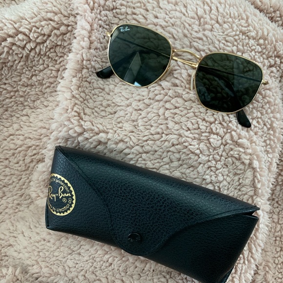 Black and Gold NWT RayBan Sunglasses - Picture 2 of 6
